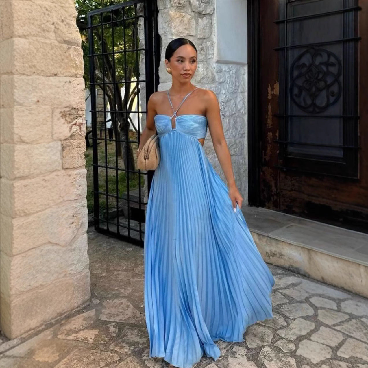 Robe Longue Plissée Sans Manches à Dos Nu – Élégance & Séduction
